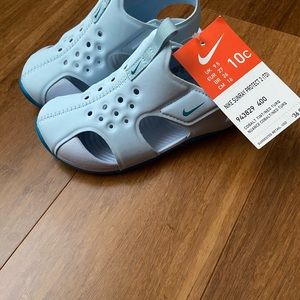 Nike size 10c kids sandals NEW